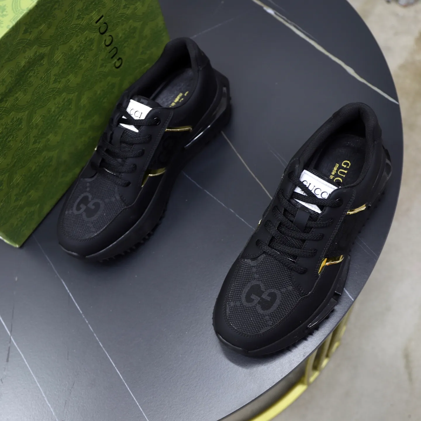 Ex-factory price: 462💰🙅‍♂️🙅‍♂️🙅‍♂️ Brand: GUCCI Standard code: 38-44 (45 customized) Grade: Same as the official website Material: Original material splicing Comfortable and breathable lining Lightweight and wear-resistant sports outsole Style category: Men's fashionable casual shoes Running sneakers Distinguished luxury brand elements Top luxury Color: actual picture color